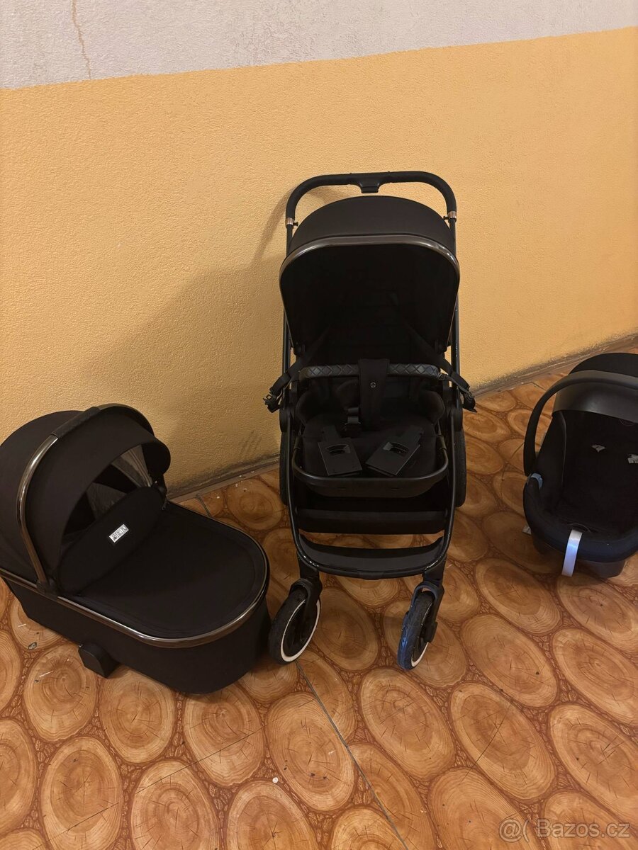 Kočárek Moon a autosedačka Cybex