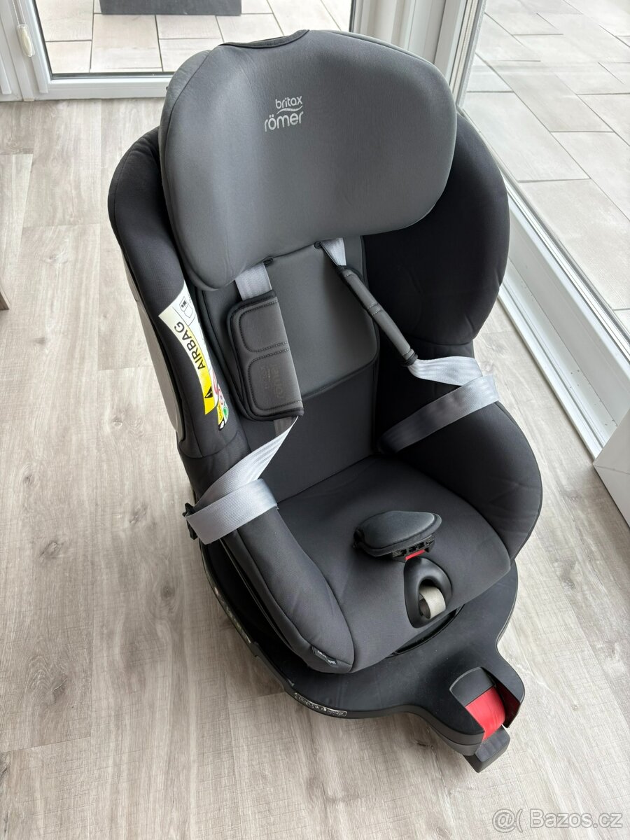 Prodaám Britax Römer Dualfix i-Size – otočná autosedačka