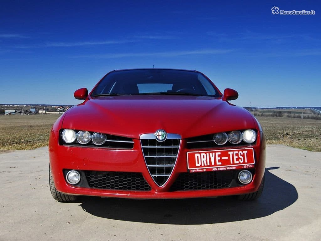 Alfa Romeo 159 kapota motoru stříbrná