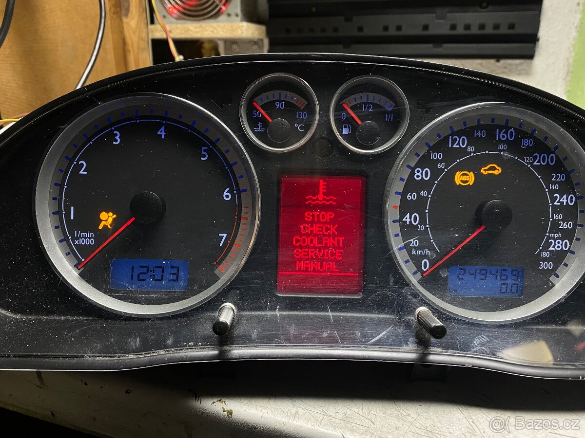 US budíky VW Passat b5.5 W8 maxidot