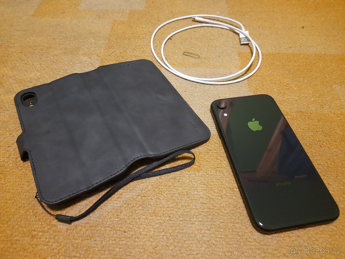 Černý iPhone XR (2018), včetně černého obalu, dobrý stav