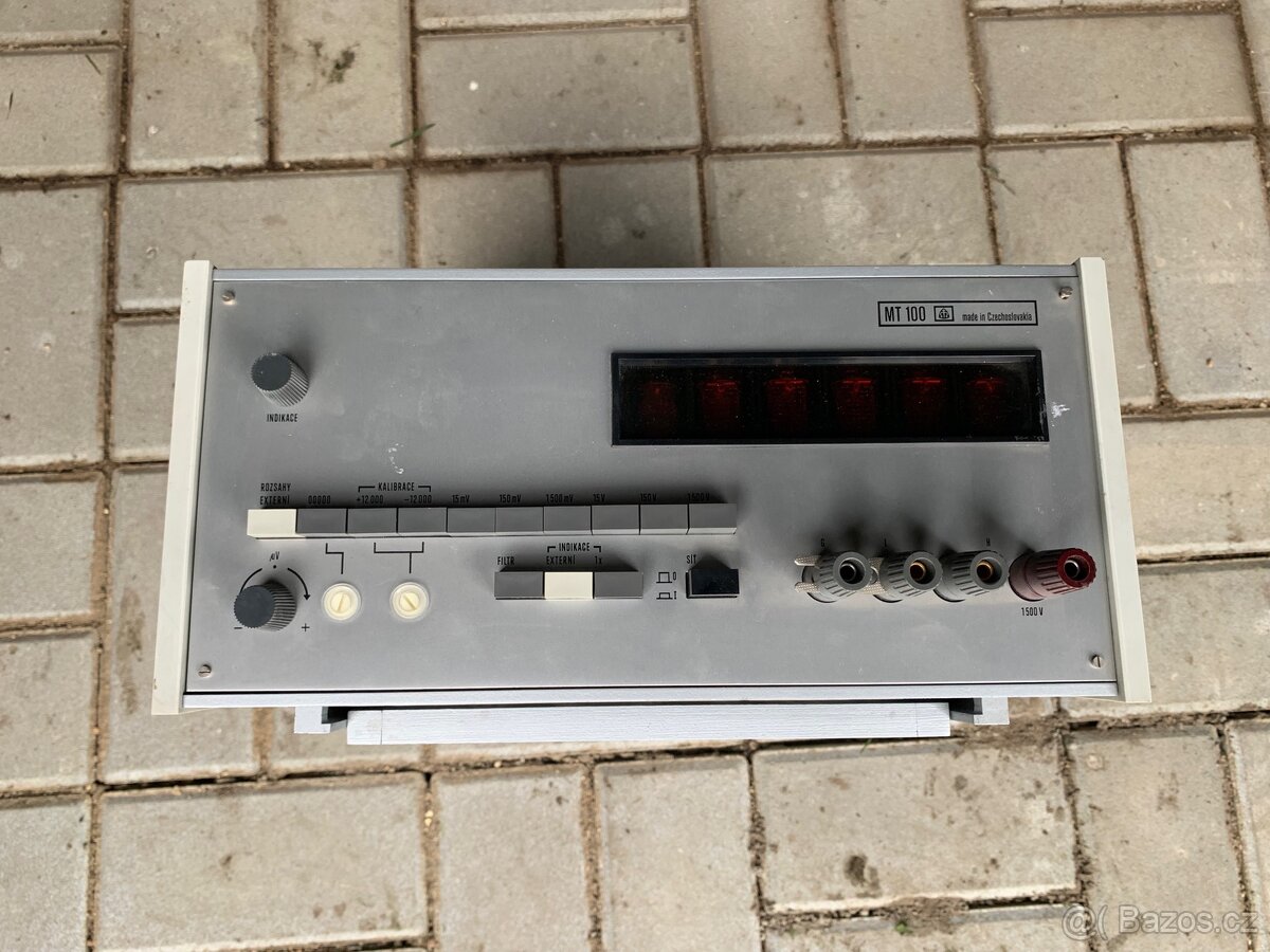 Digitronový voltmetr MT100