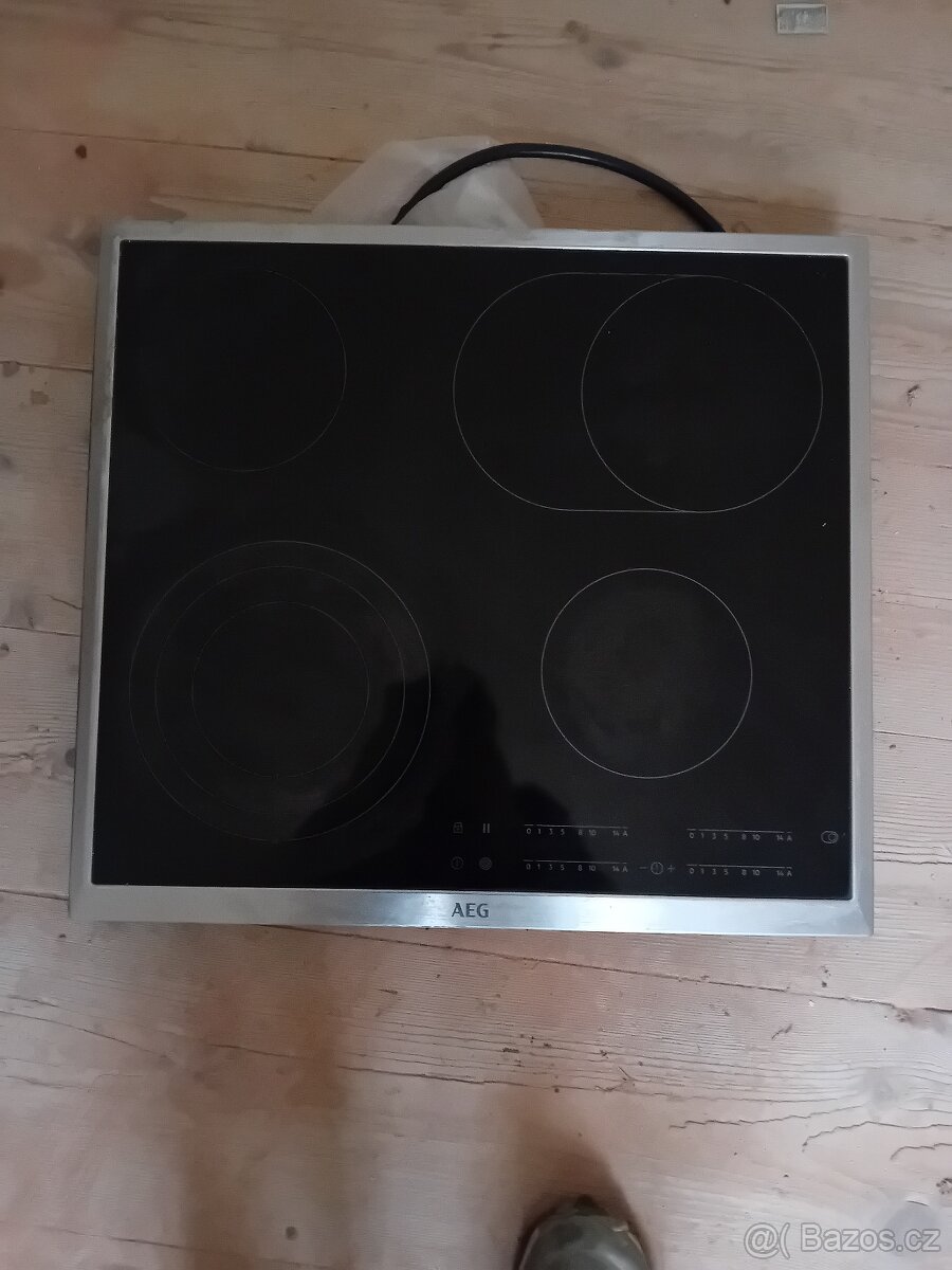 Sklokeramicka deska AEG