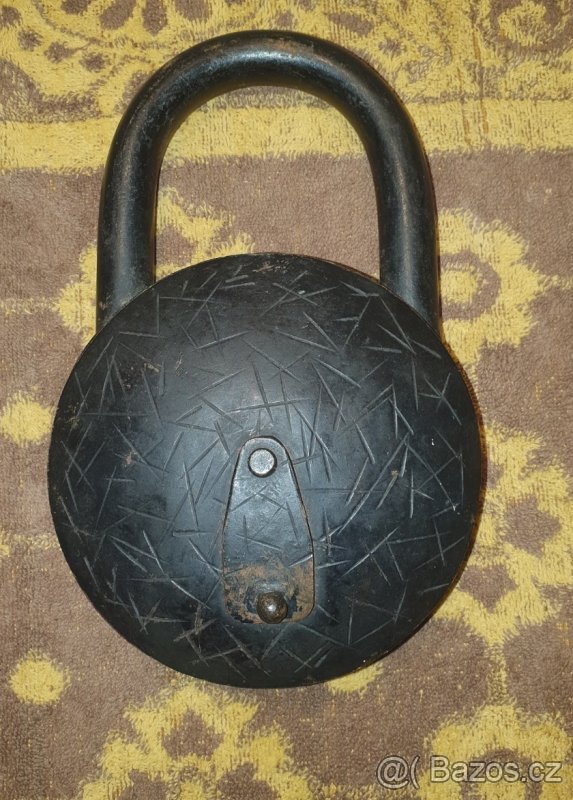 Starožitné předměty z kovu a skla