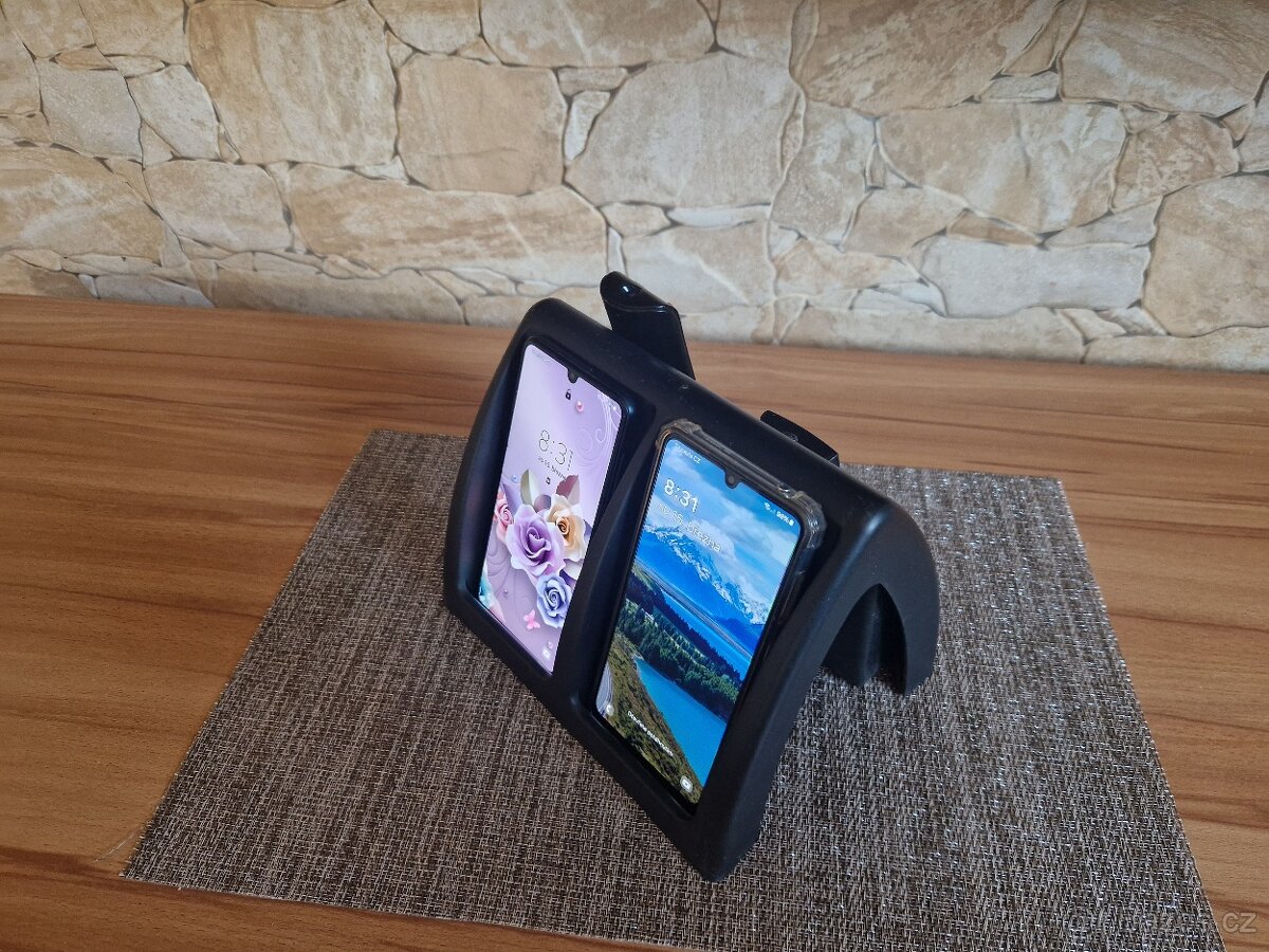 Stojánek na mobily a ovladače