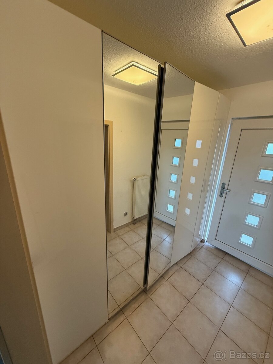 PŘEDSÍŇOVÁ SESTAVA (botníky + zrcadla)