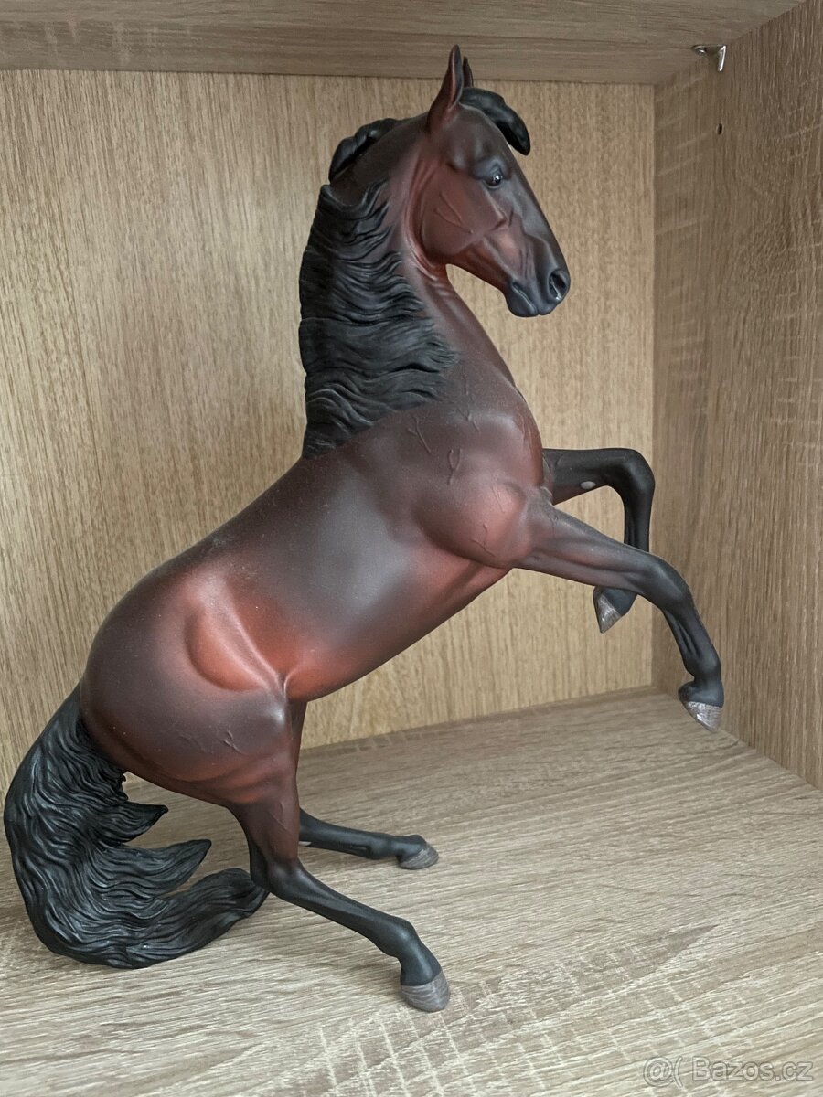 Breyer CM na modelu Desatado