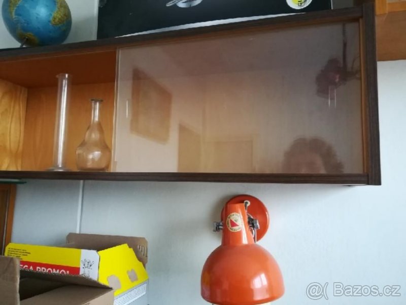 Poptávka, prosklená knihovna-vitrína aktuální Příbramsko