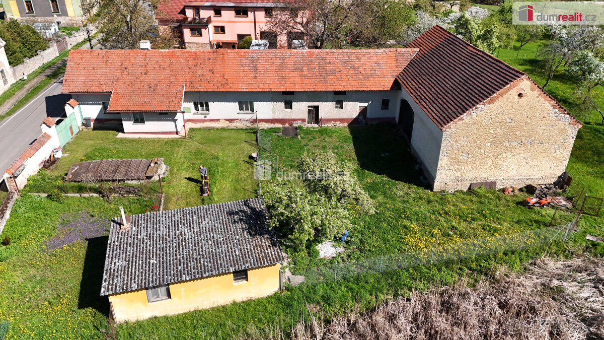 Prodej RD se zemědělským zázemím (chlévy, stodola) velká zah