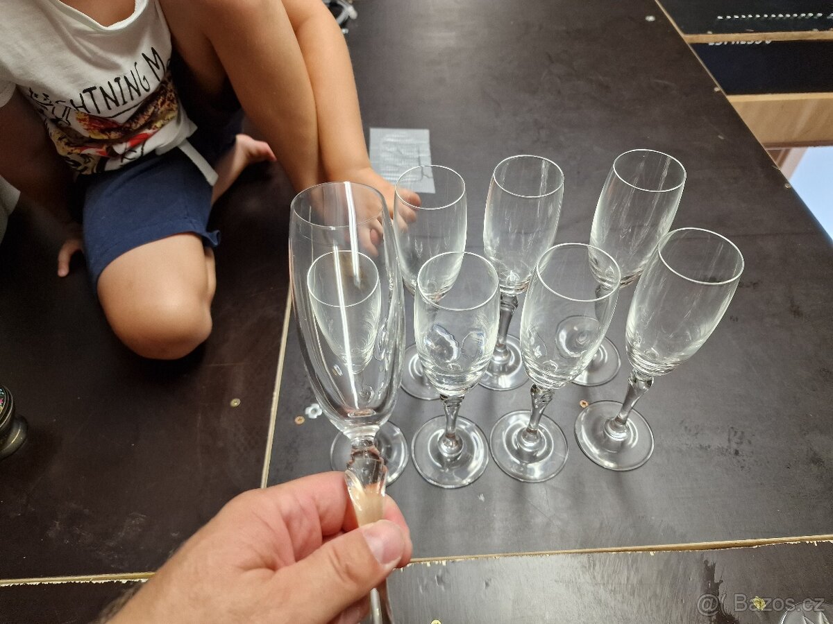 Sklenice sekt
