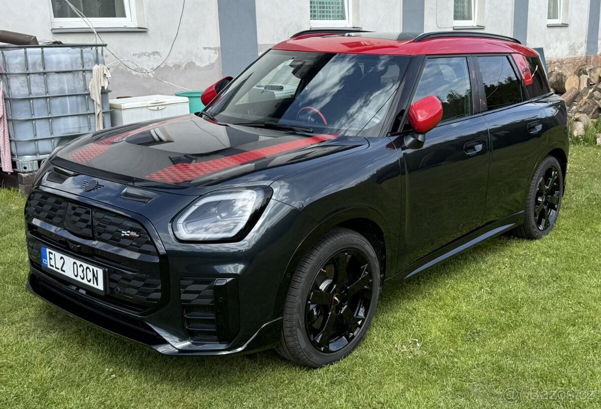MINI Countryman elektro, TOP stav a plná výbava JCW