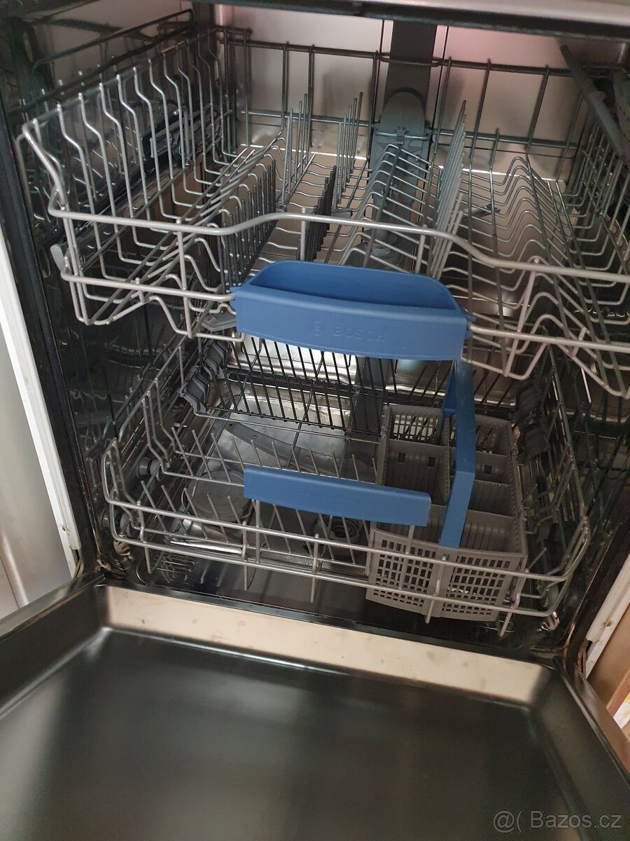 Myčku na nádobí Bosch