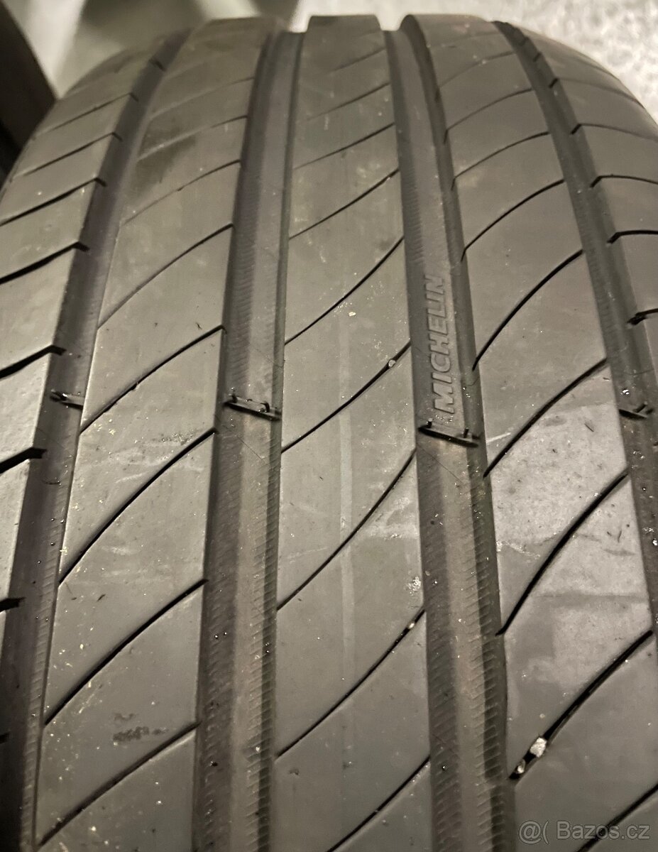 Sada 4ks letni pneu Michelin 215/60/17 85%