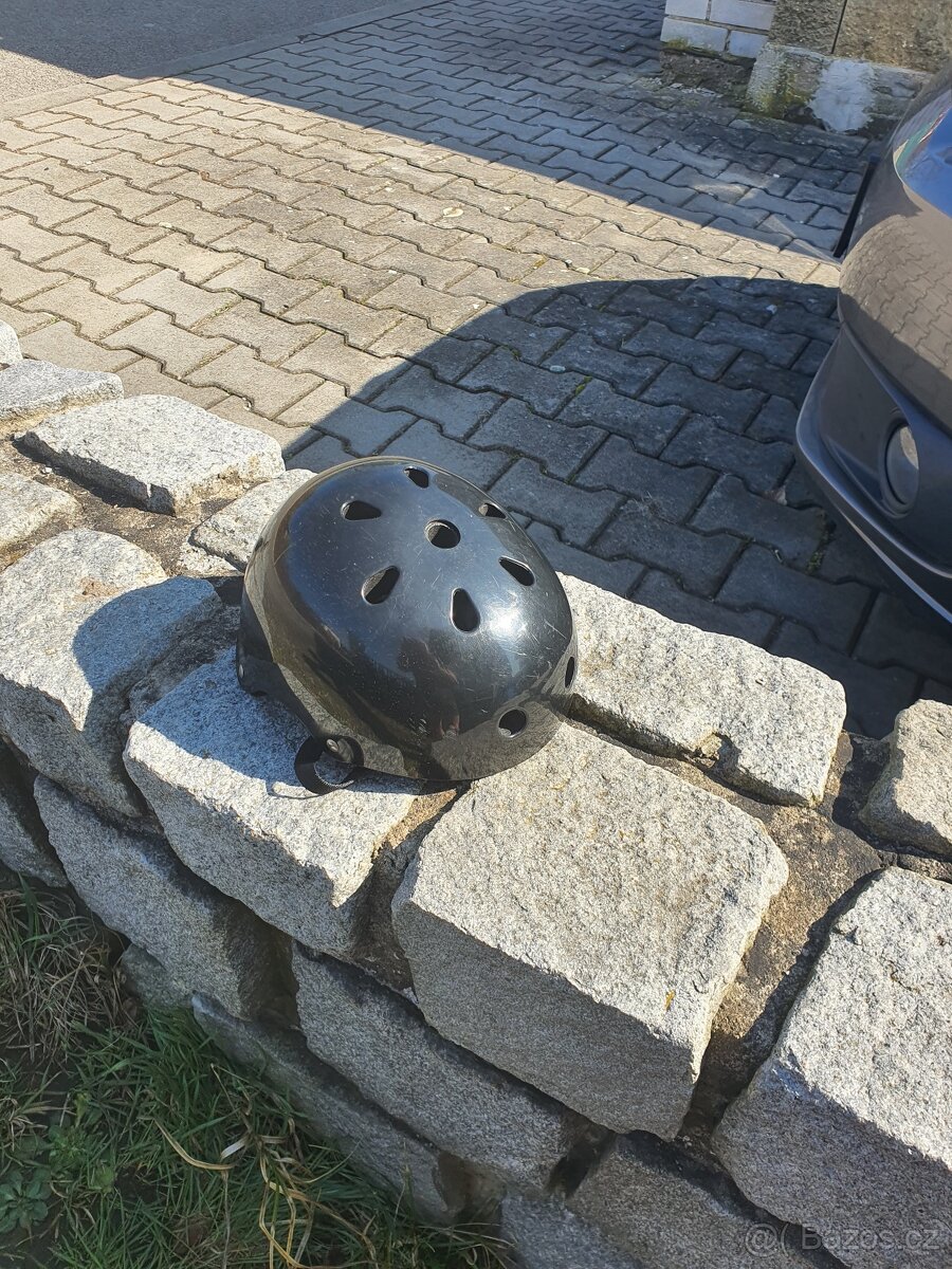 Prodám helmu na skateboard