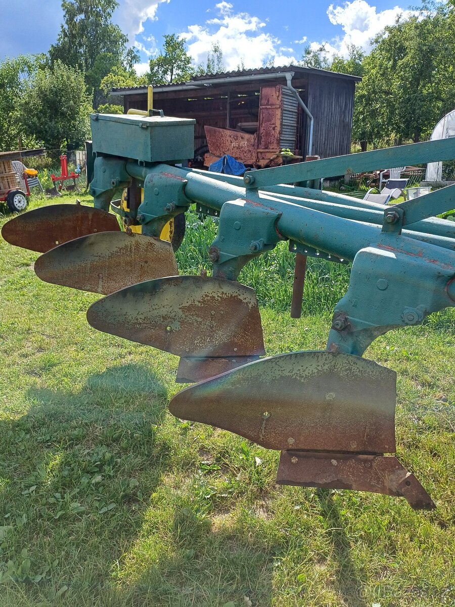 Čtyřradliční pluh za traktor
