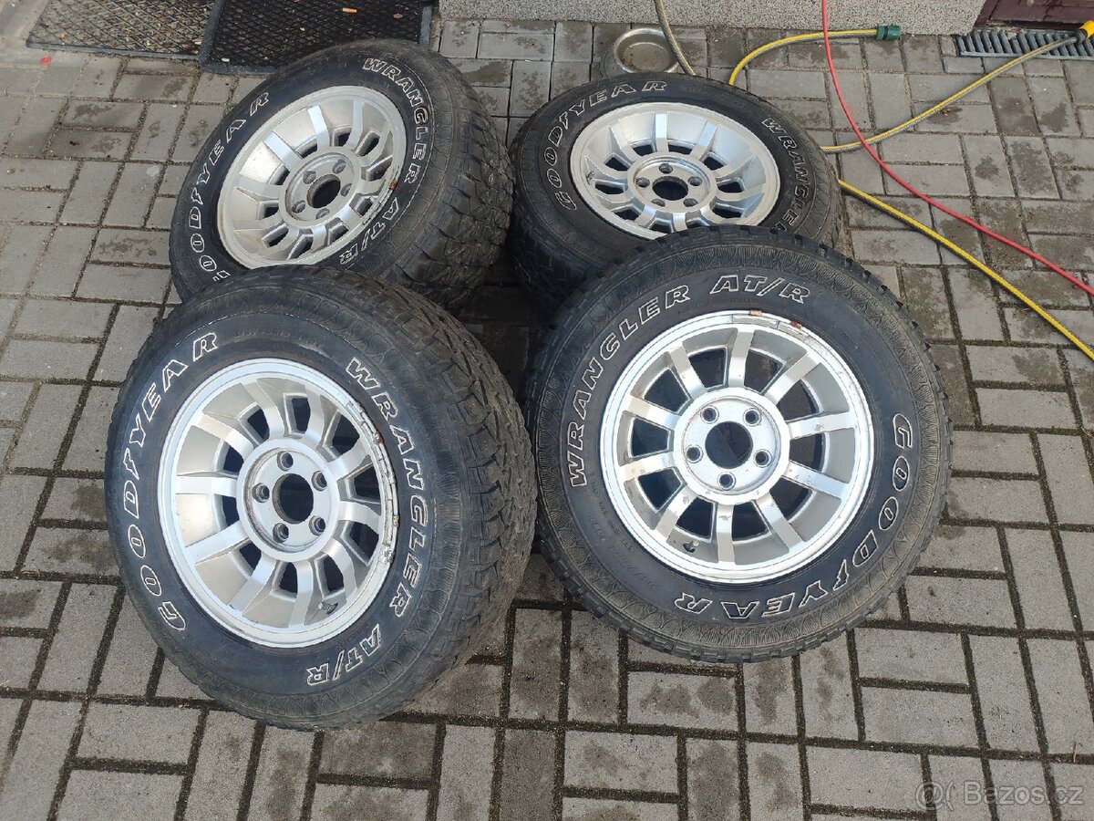 ALU kola Jeep