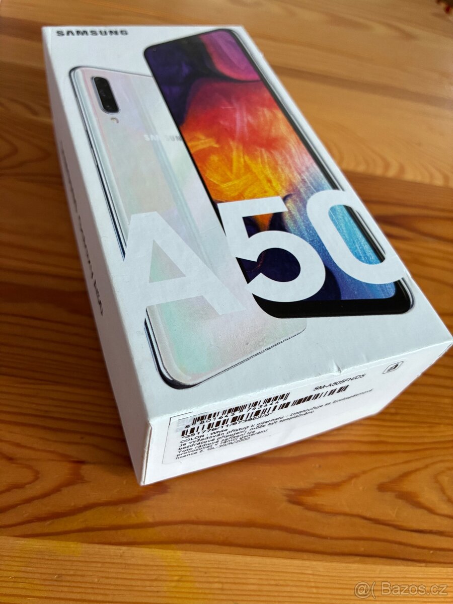 Samsung Galaxy A50 petleťově bílý