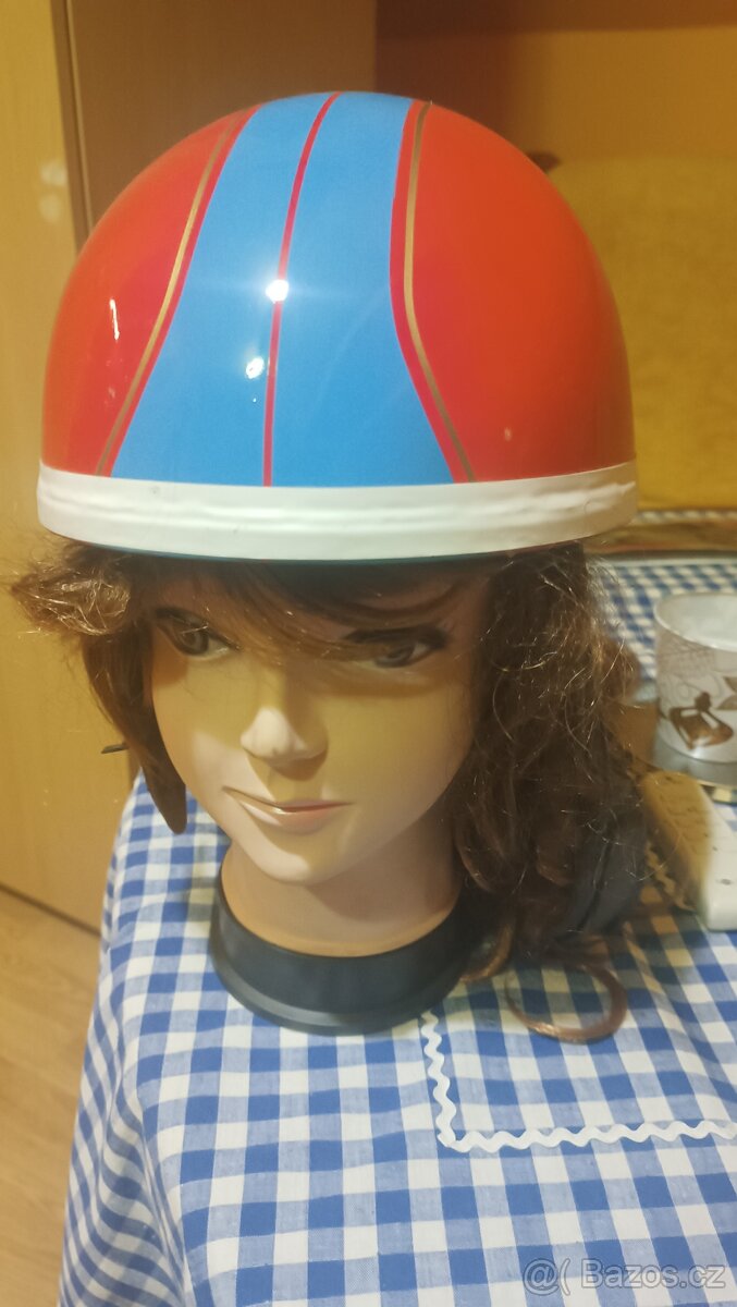 Retro přilba