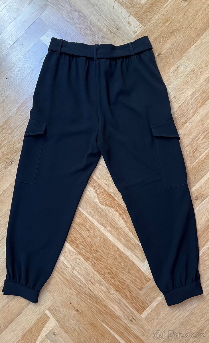 ZARA – nové stylové černé kapsáče | pásek v ceně
