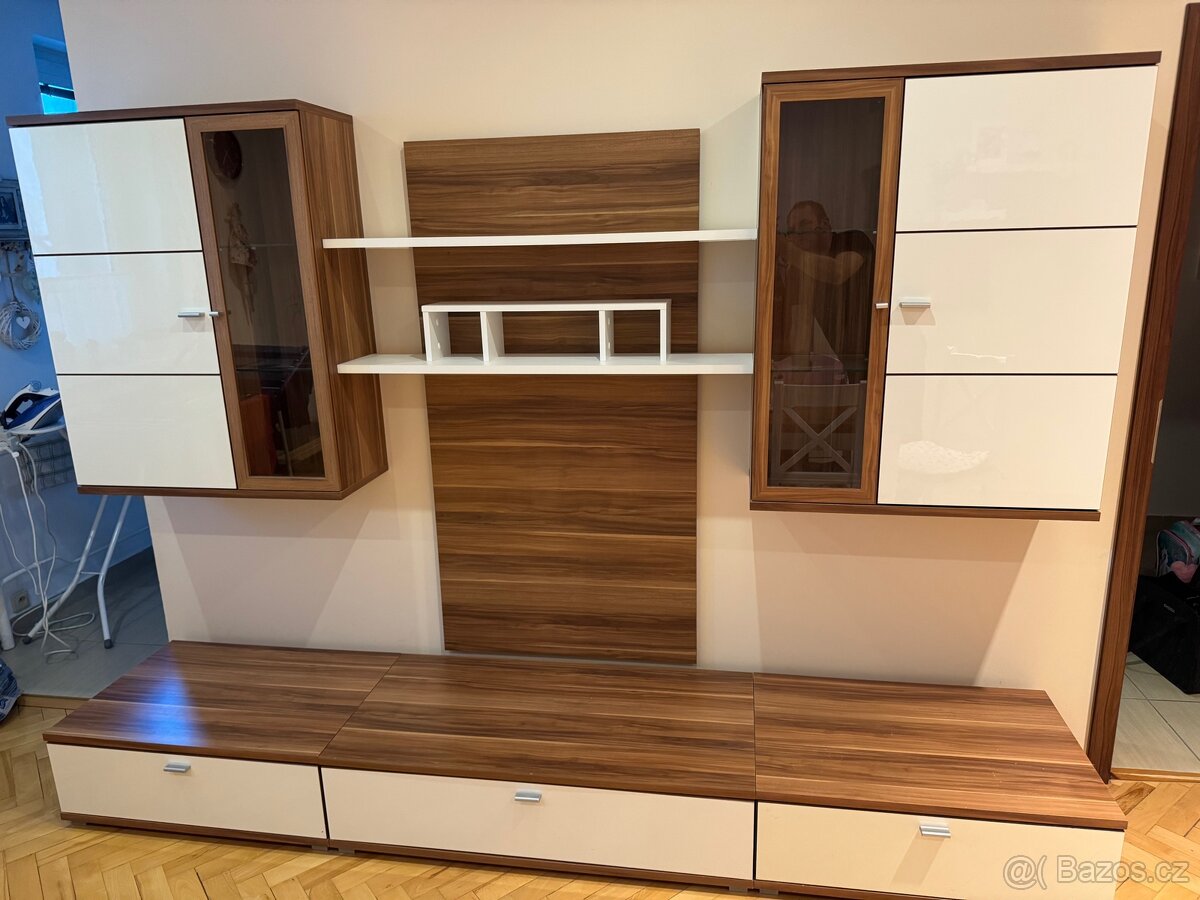 Prodám obývací stěnu a konferenční stůl
