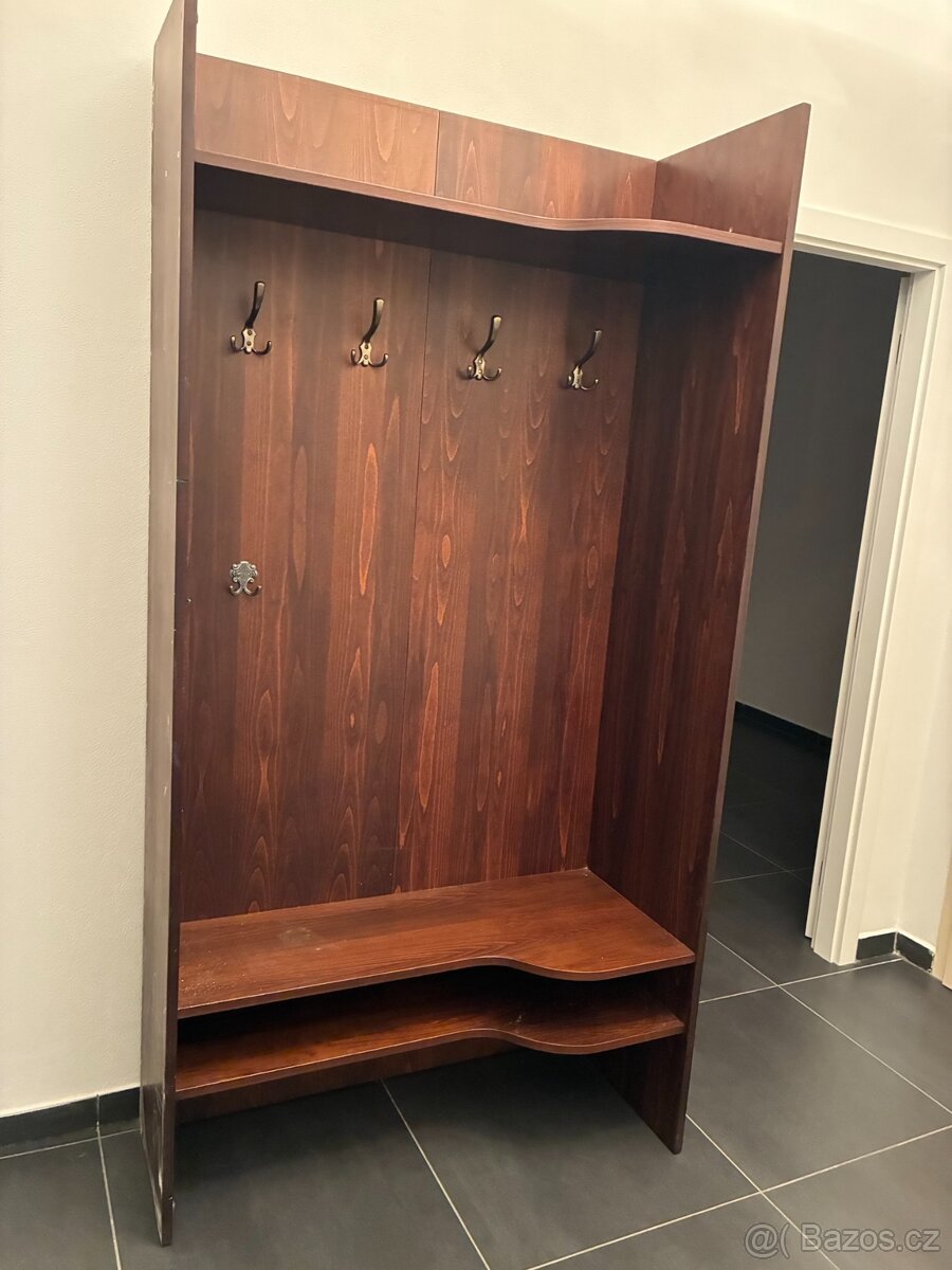 Starší nábytek za odvoz