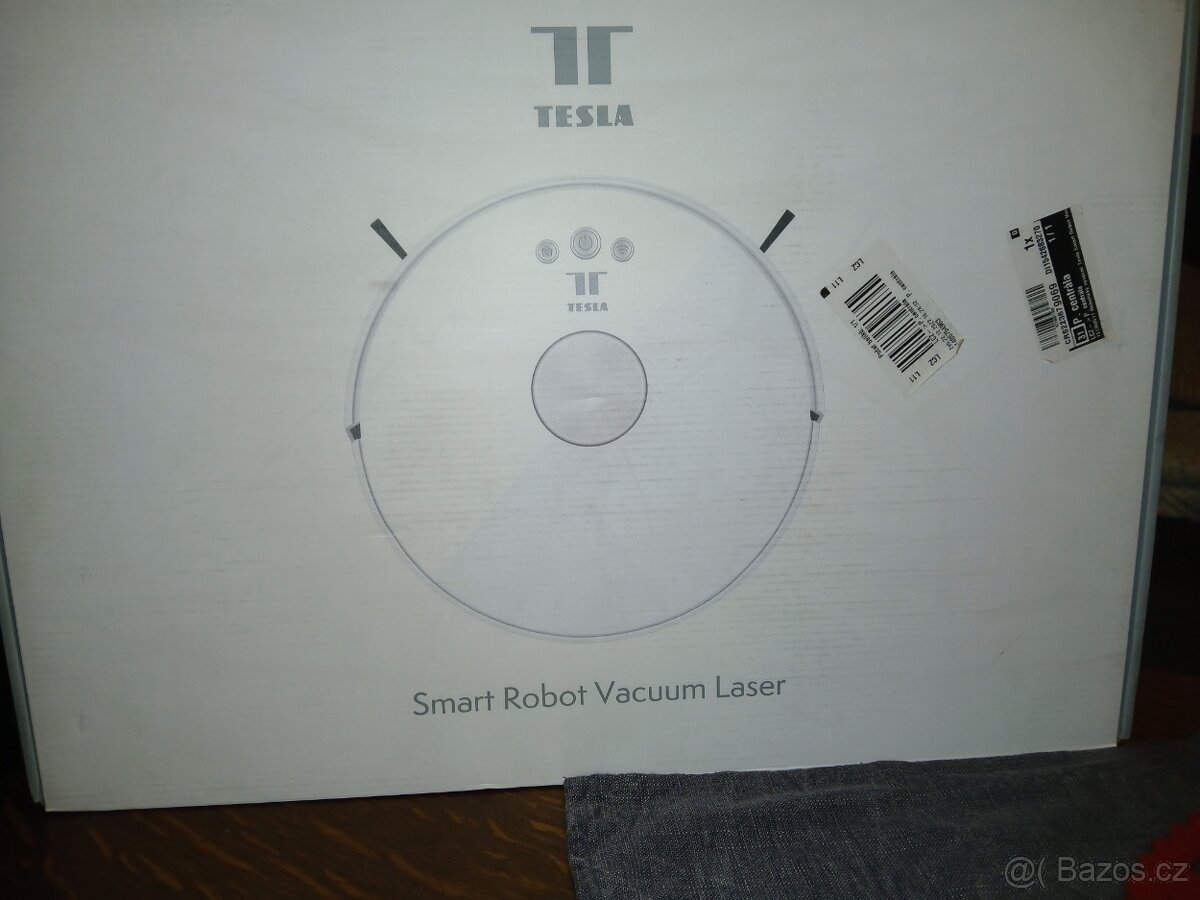 Robotický vysavač TESLA
