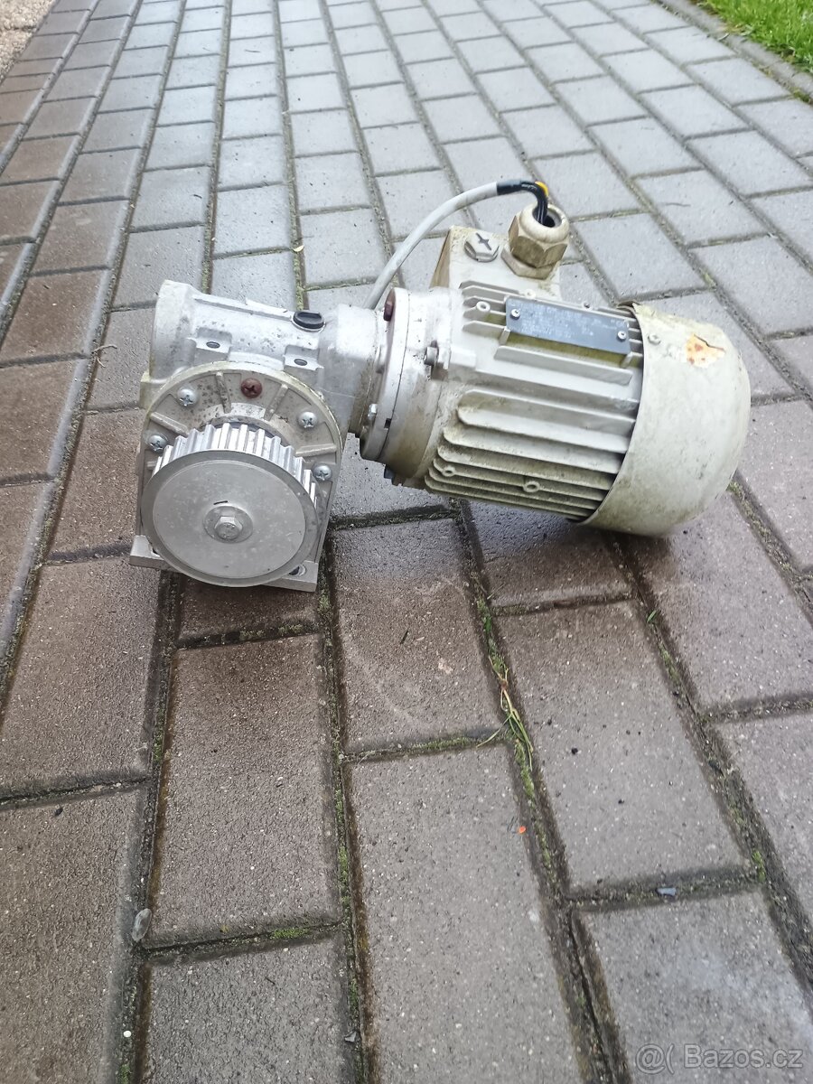 Elektromotor s převodovkou Siemens