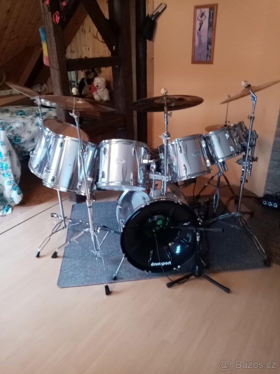 Prodám rozšířenou bicí soupravu (složená převážně mapex )