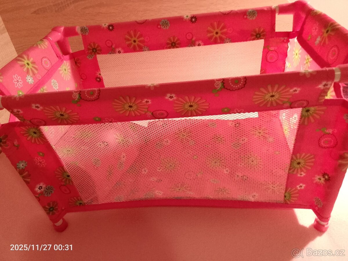 Přenosná postýlka pro panenku