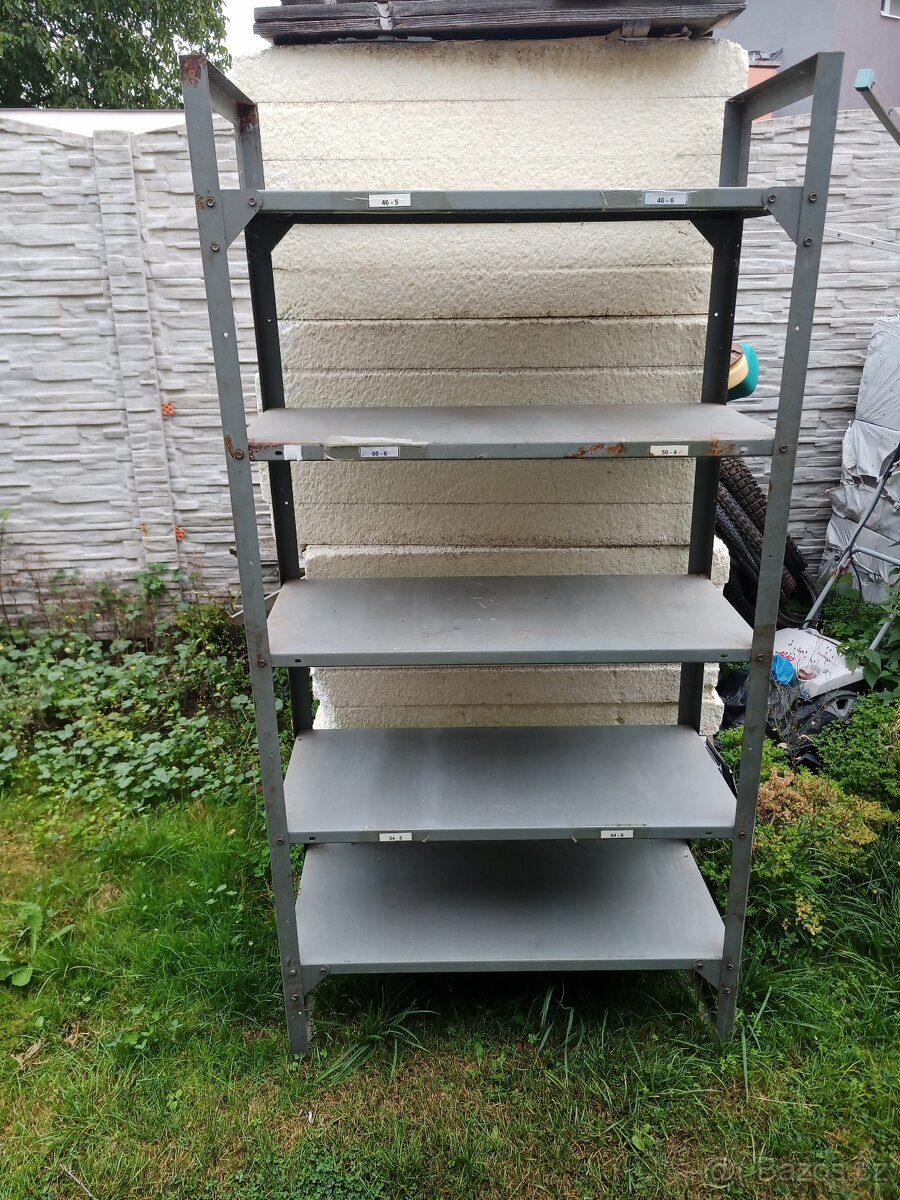 Prodám plechové regály za 800 Kč