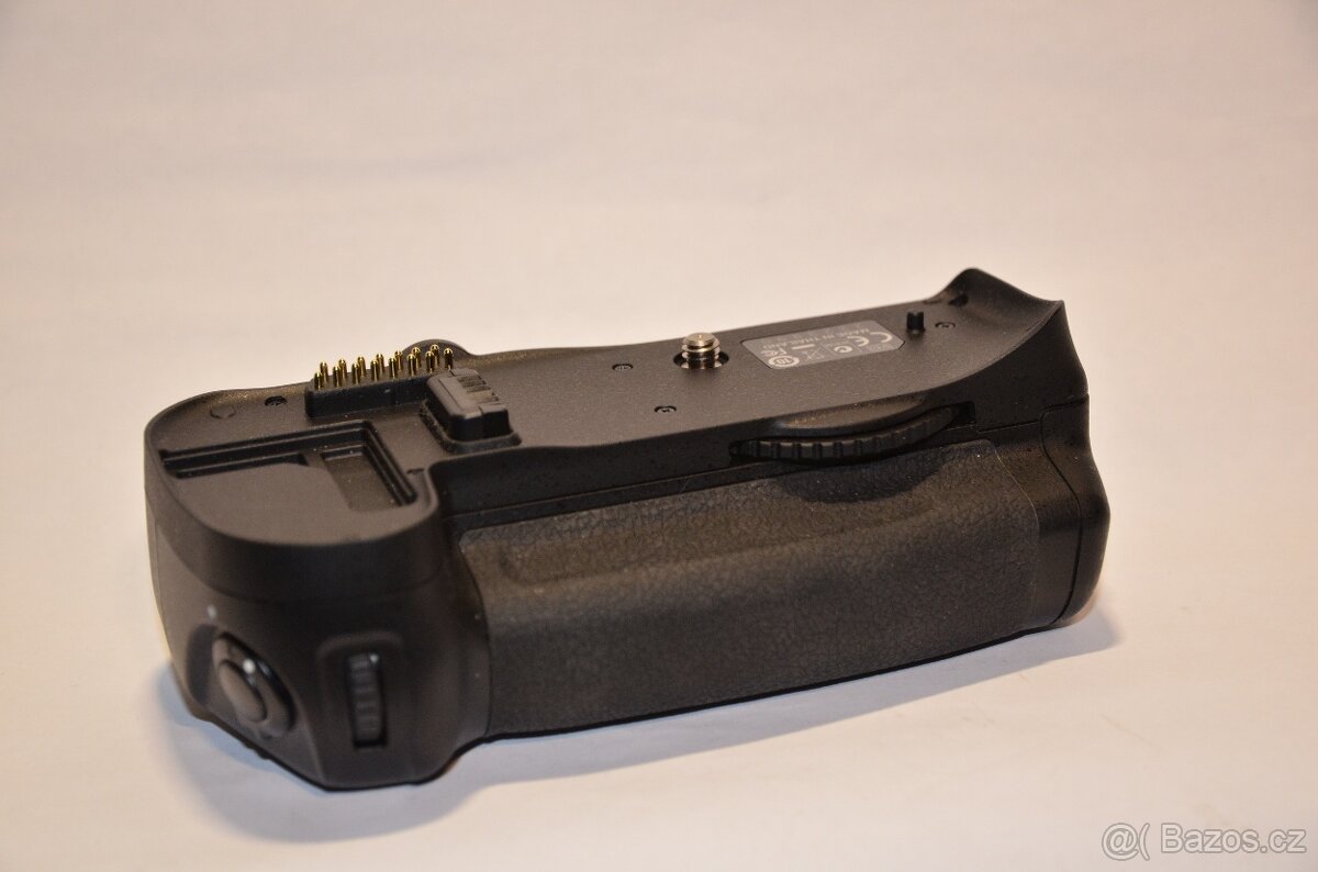 Nikon MB-D10 - bateriový Grip