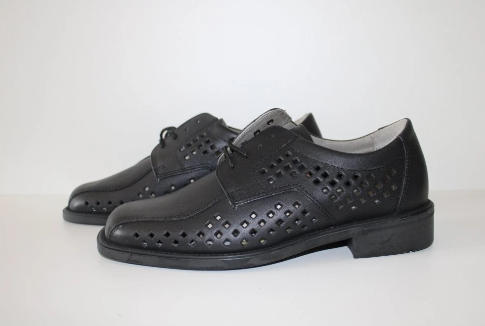 Polobotky 05 černé perforované