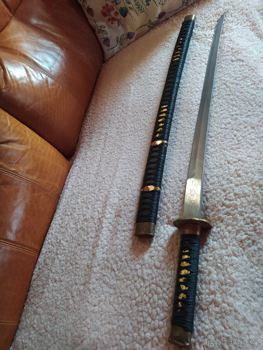 Katana s pouzdrem