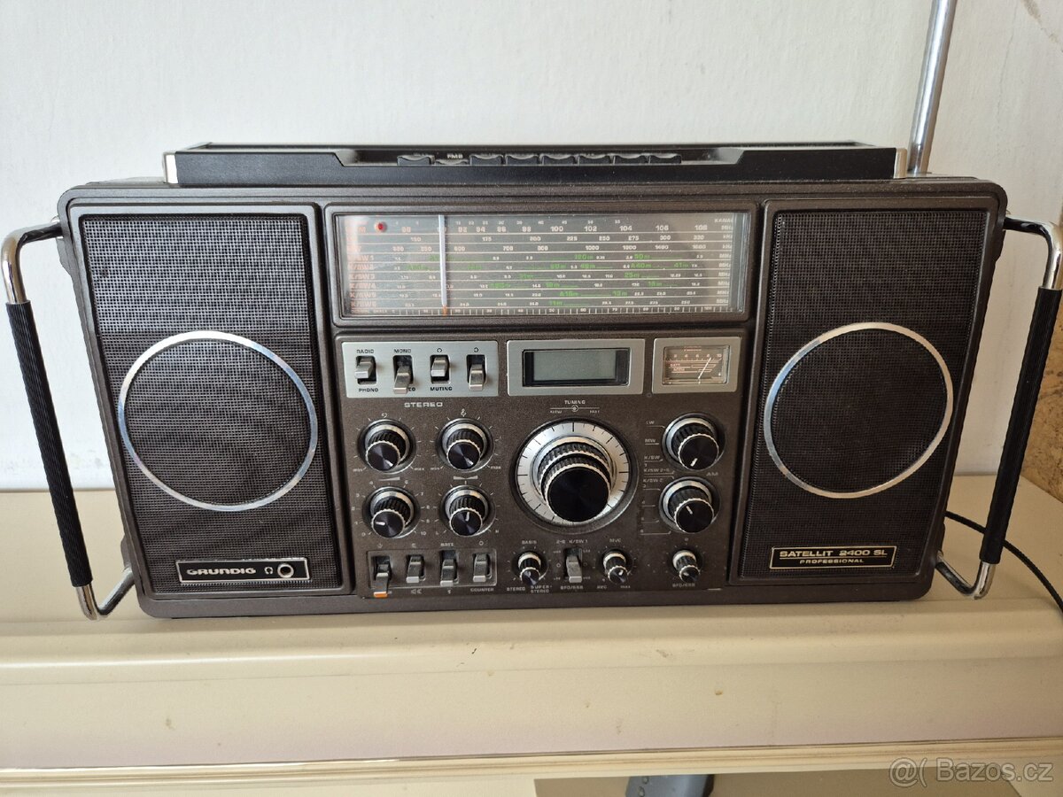 Grundig Satellit 2400 SL Professional – sběratelské rádio