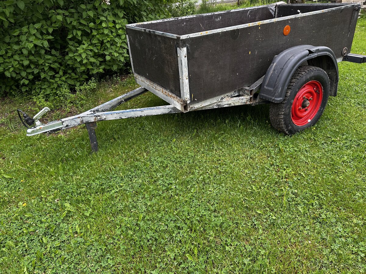 Přívěsný vozík za auto
