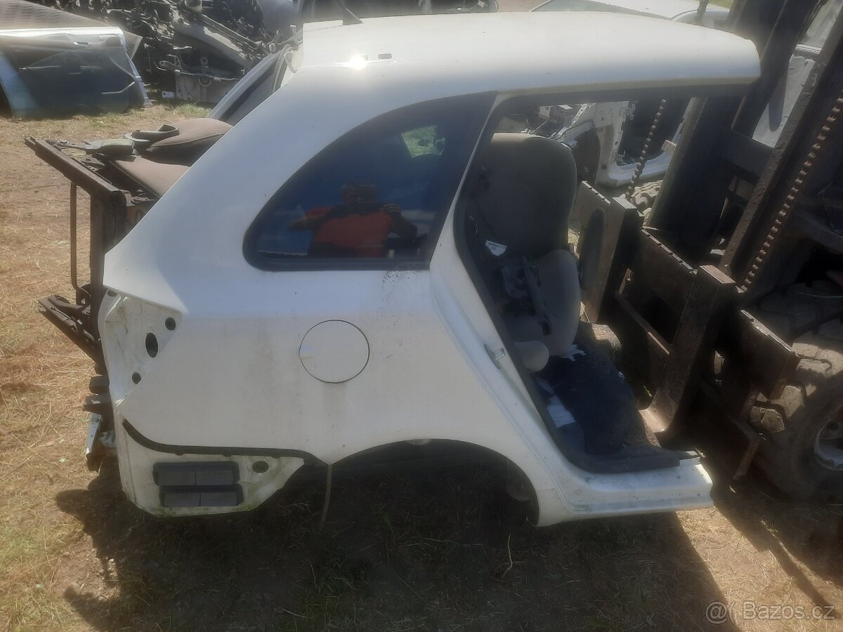 škoda fabia 2 kombi - zadni cast karoserie