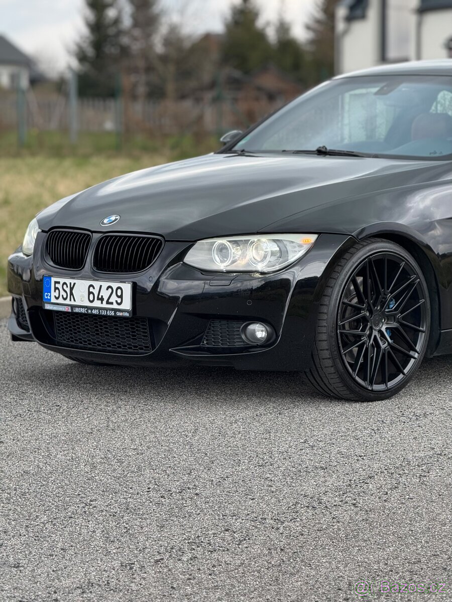 Bmw E92 335i LCI look červený interier