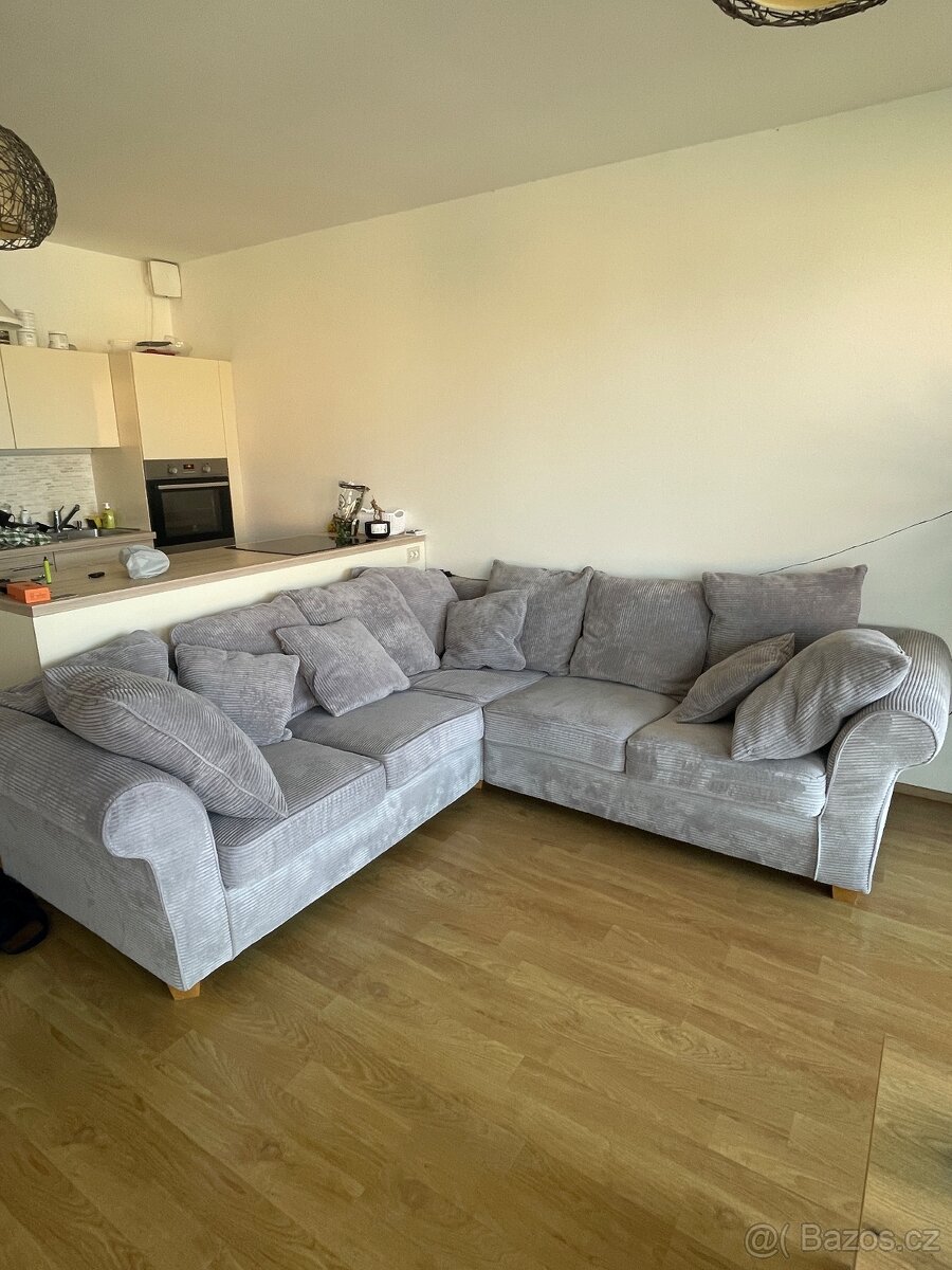 Prostorná rohová sedačka – 250x250 cm | 7.000 Kč