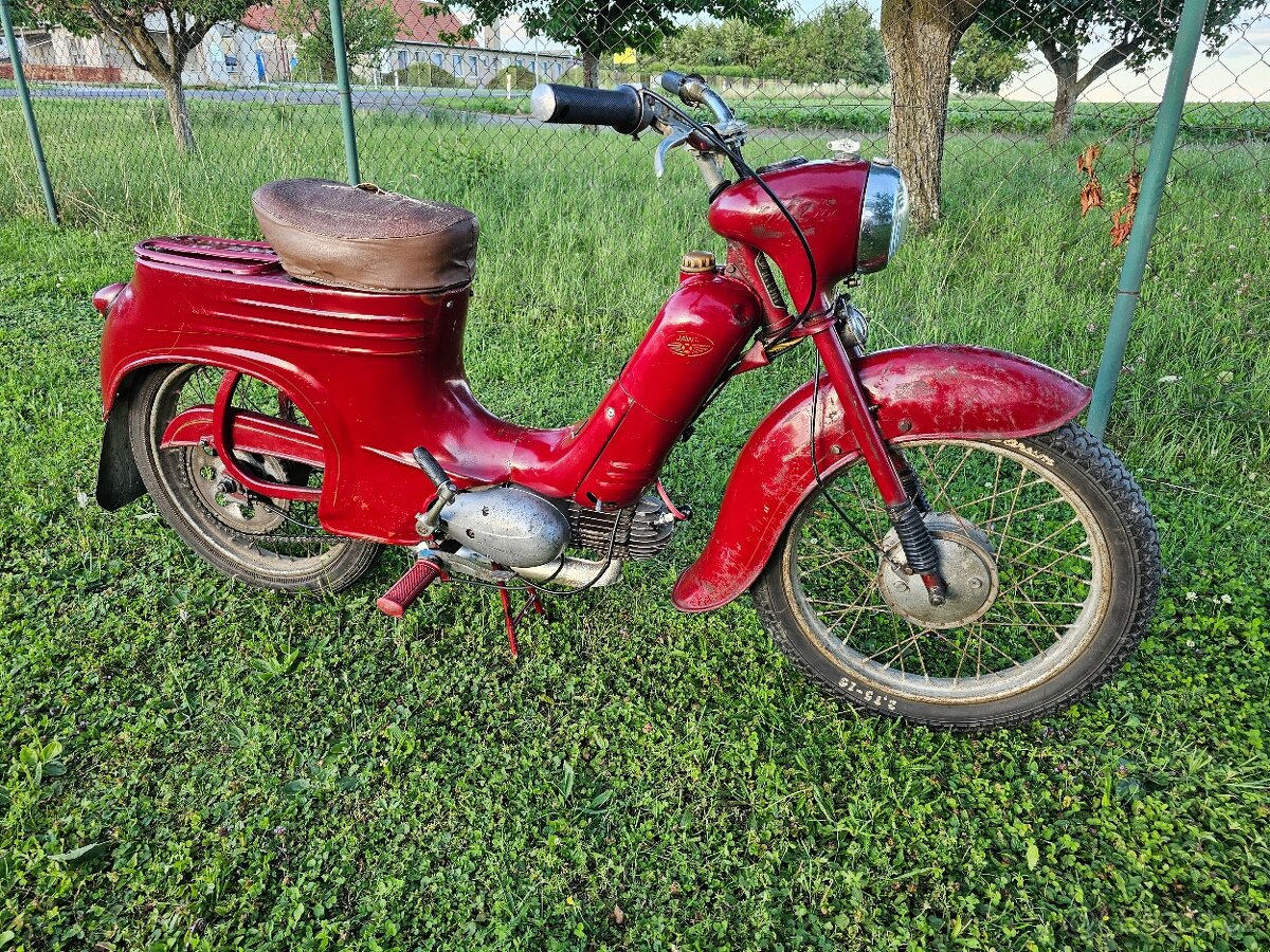 Jawa pařez 555