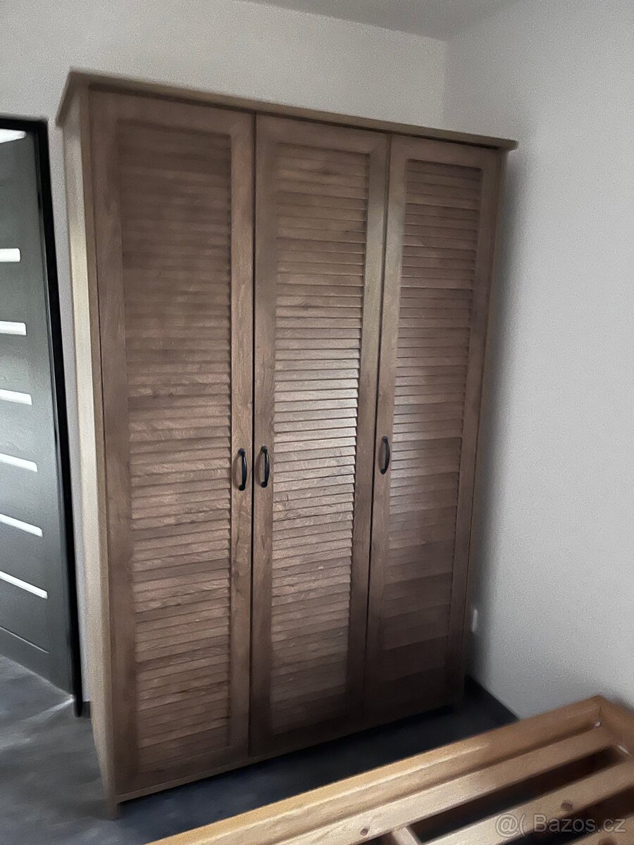 Šatní skříň MANDERUP JYSK