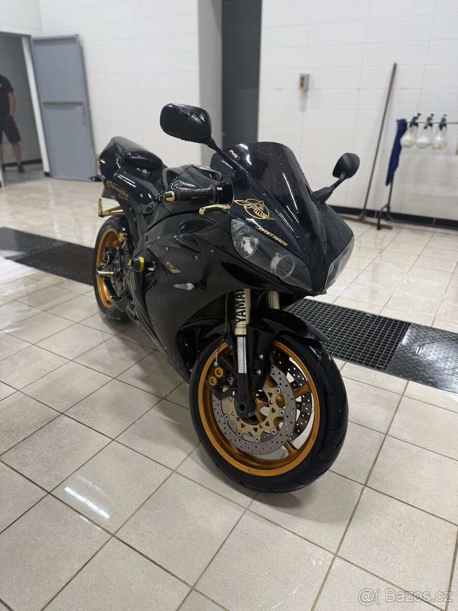 Yamaha r1