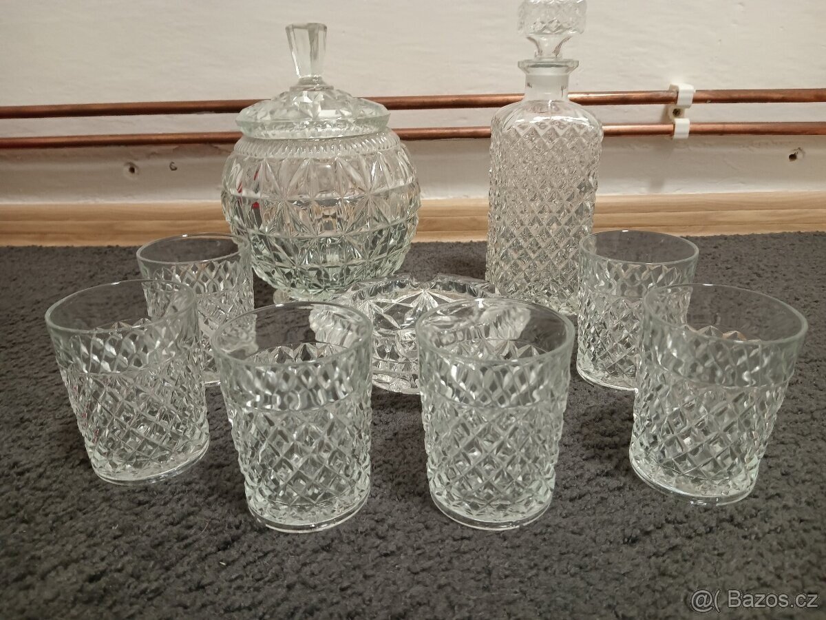 Prodám - Karafa a sklenky + dóza + popelník Top Stav