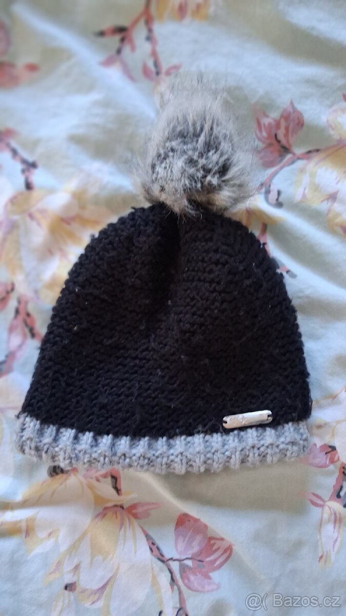 Dívčí dětská čepice vel. 3 až 4 let