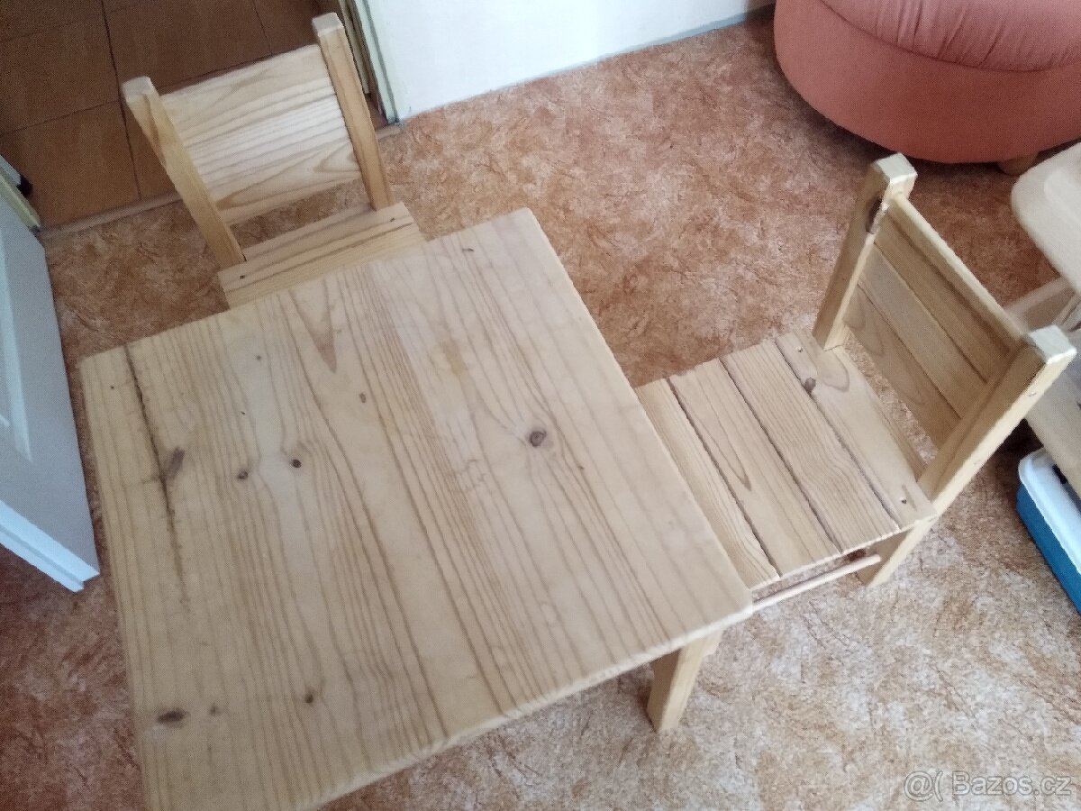 Dětské dřevěné 2 židličky a stolek