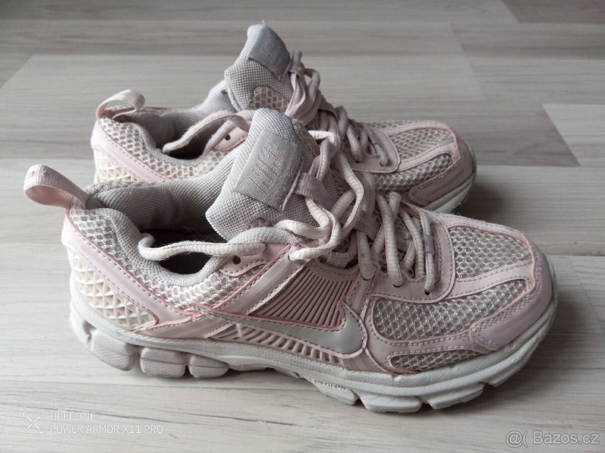 Nike - dívčí boty 36