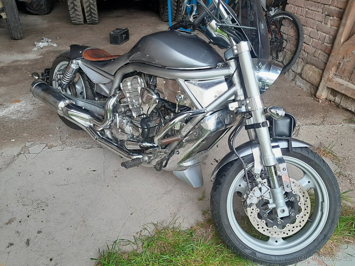 AQUILA Hyosung GV 650