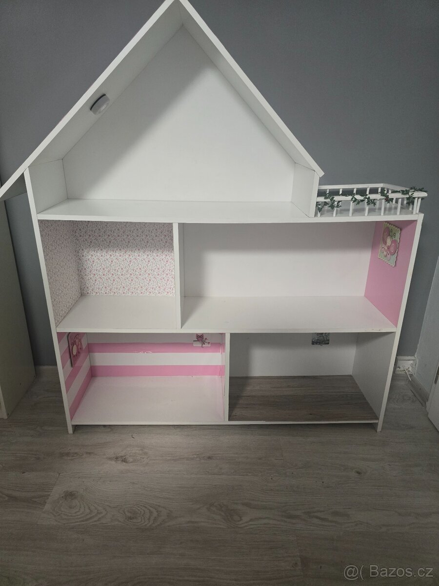 Domeček pro panenky