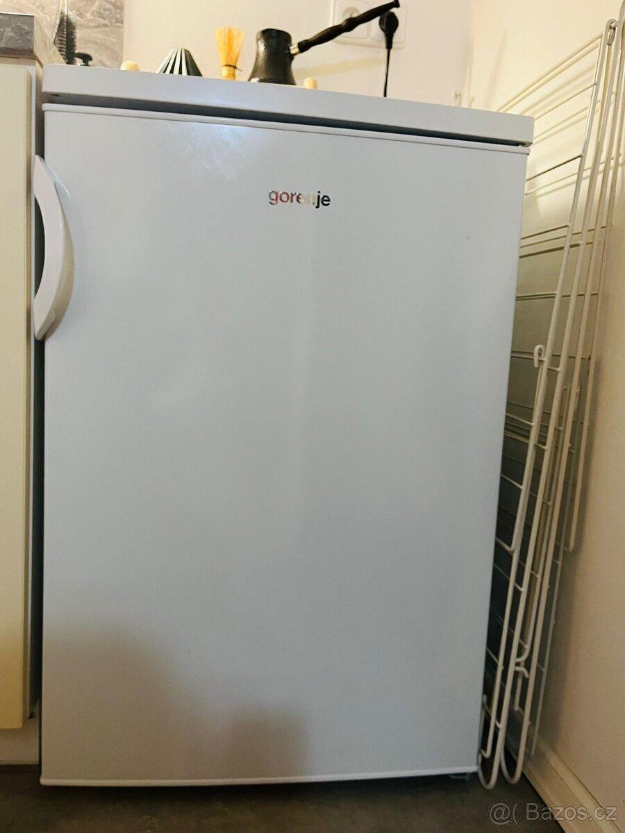 Nízká lednice Gorenje s mrazákem