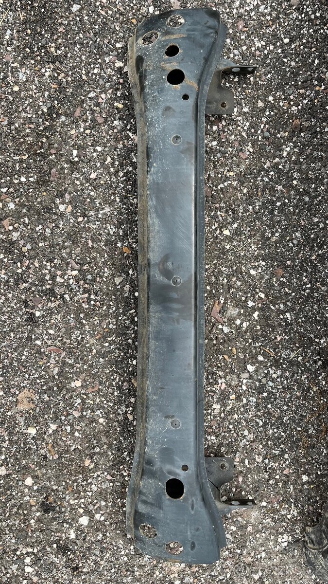 PŘEDNÍ VÝZTUHA - VW Multivan, Trasporter , Caravelle T5