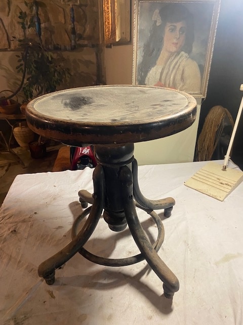 klavírní stolička